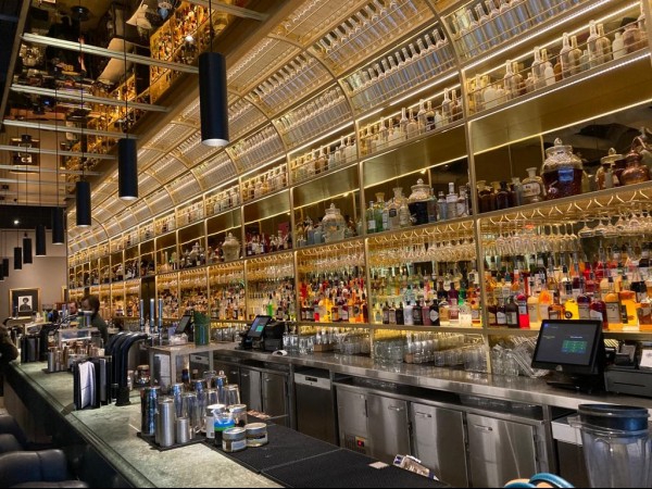 Photo   Full bar shot